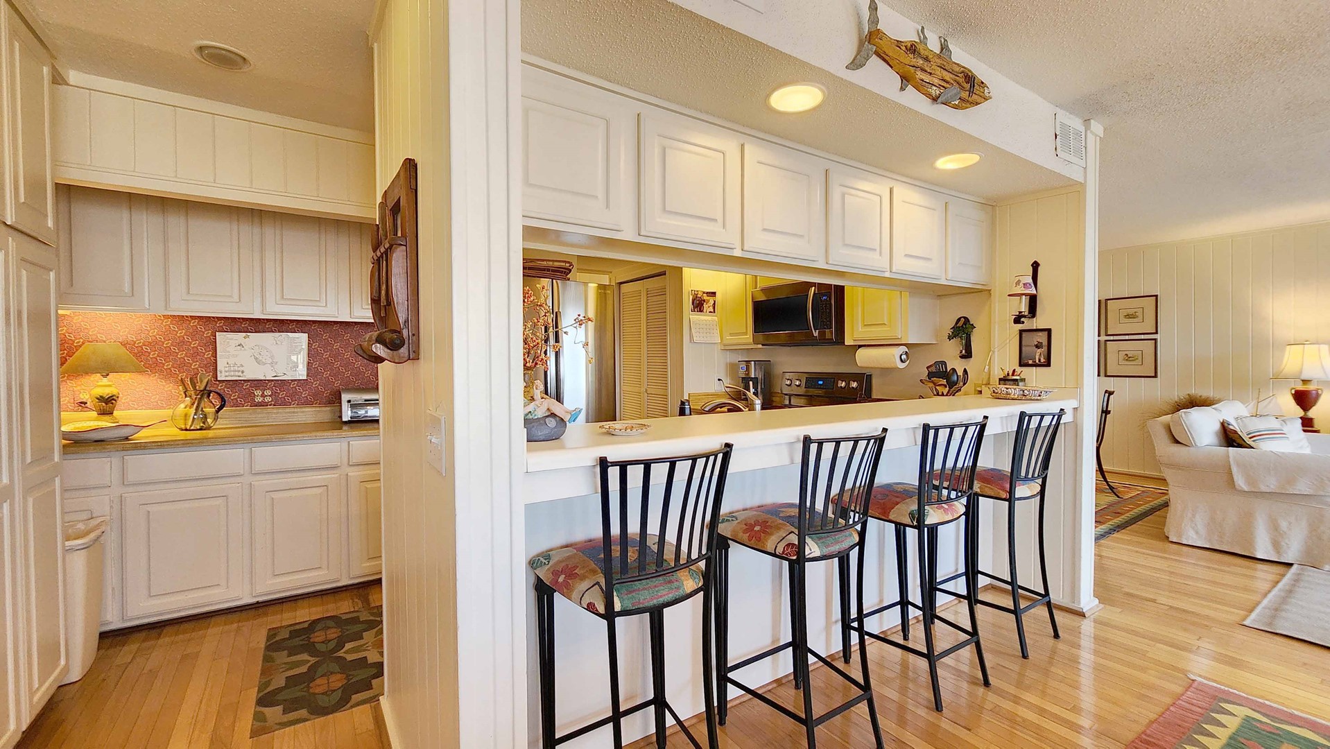 Breakfast Bar & Kitchen