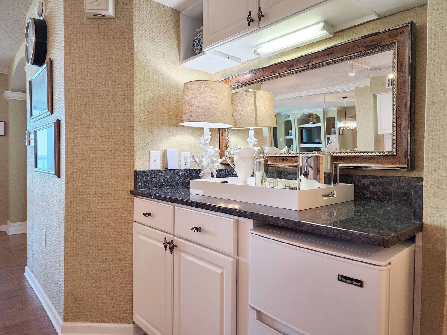 Bar With Mini-Fridge/Freezer