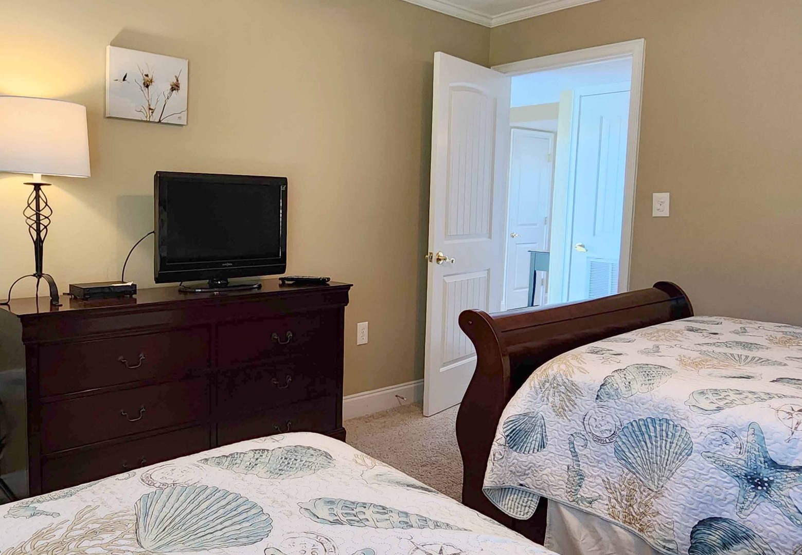 Bedroom 1 - Main Floor