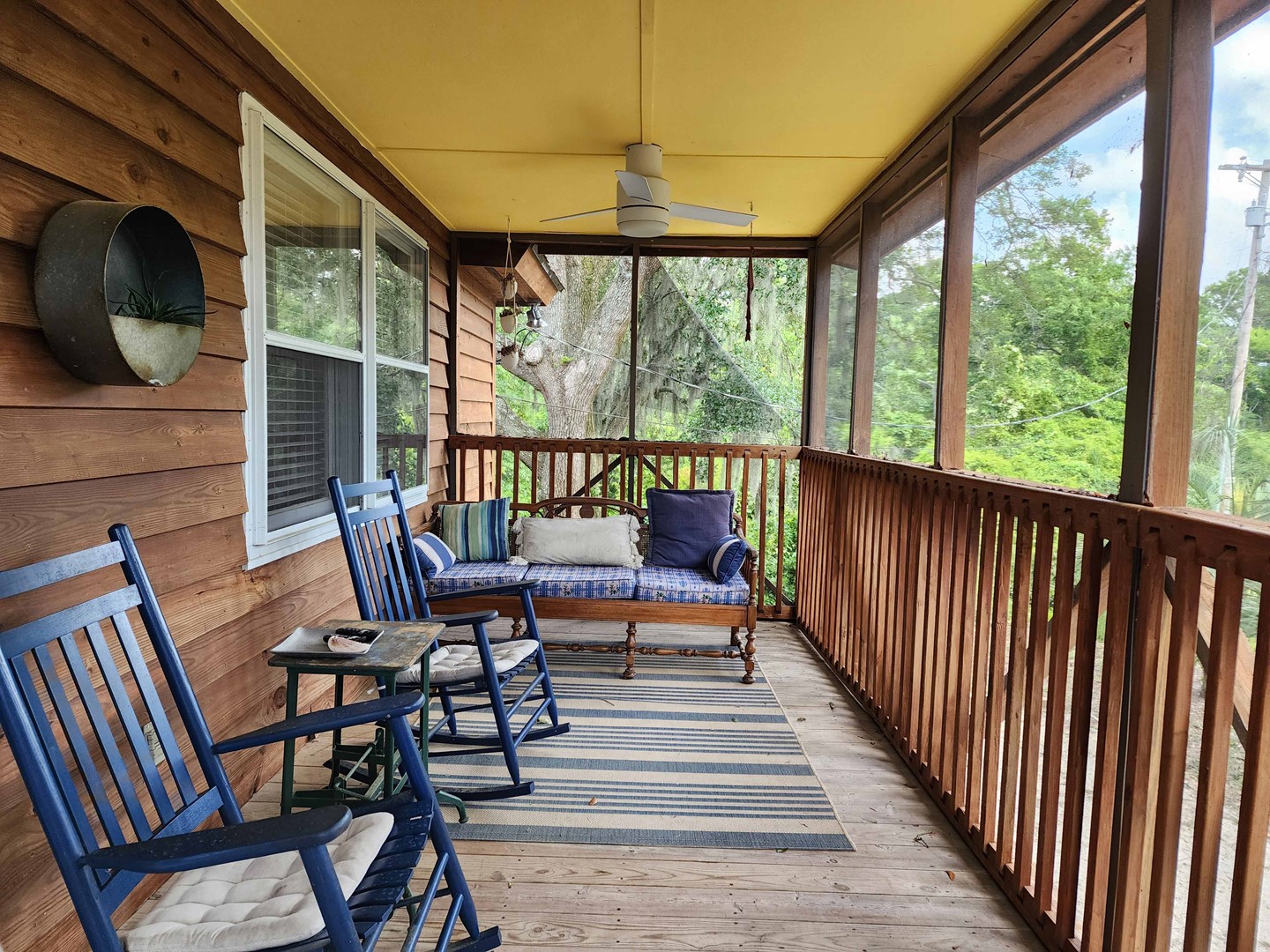 Outdoor Living Space on Screened Porch