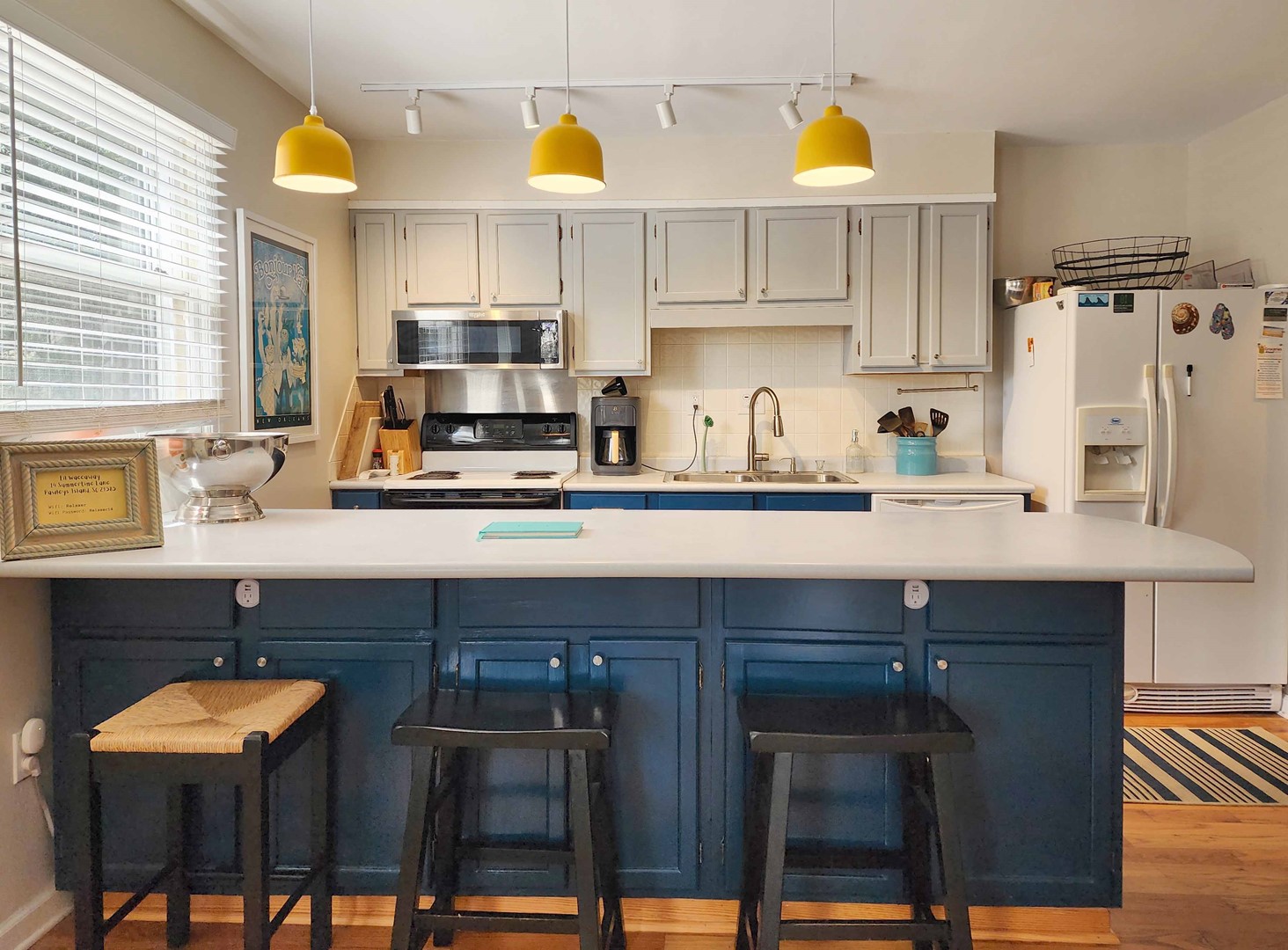 Breakfast Bar & Kitchen