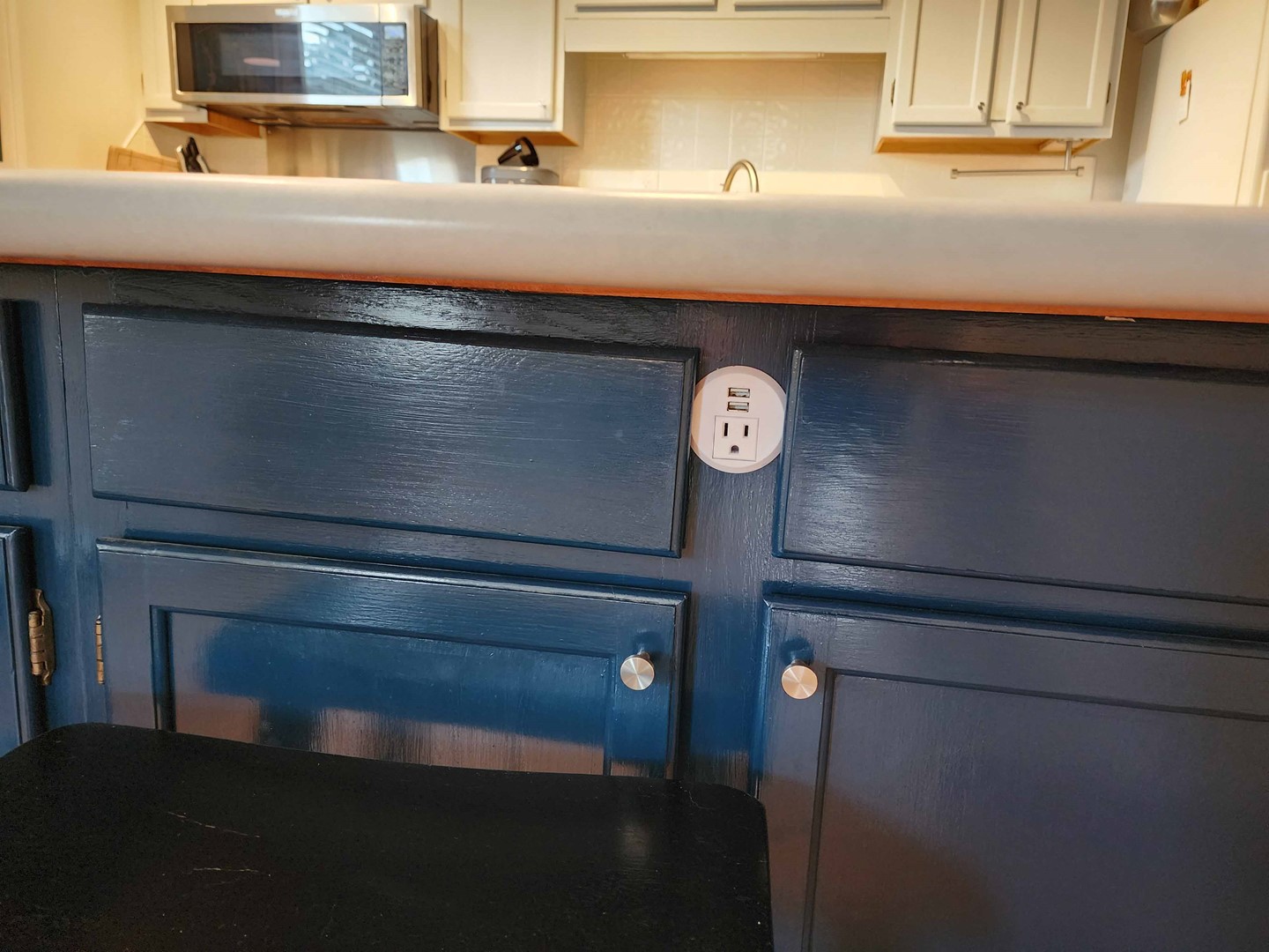 USB Ports at Breakfast Bar