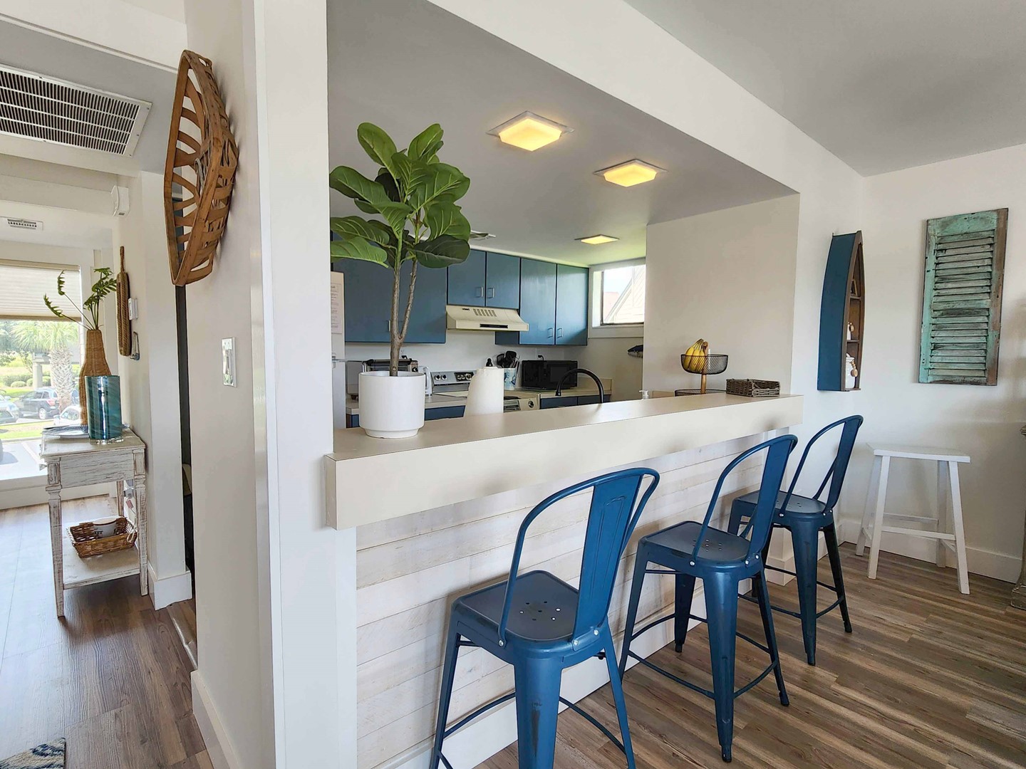 Breakfast Bar & Kitchen