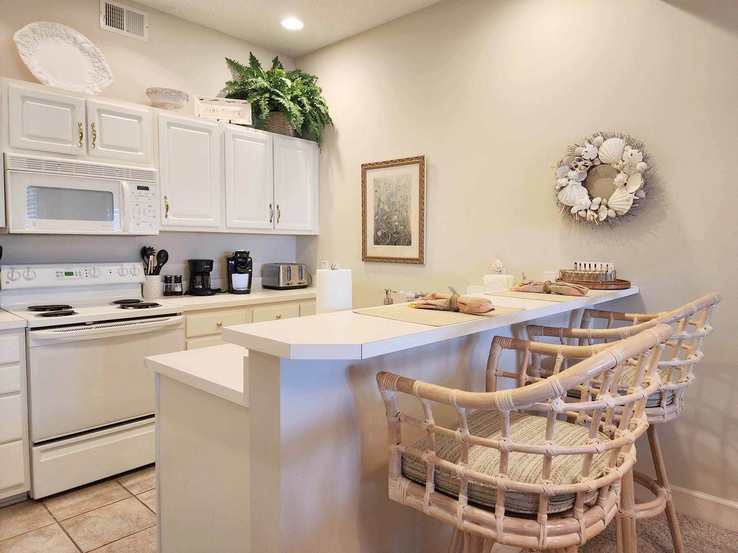 Breakfast Bar & Kitchen