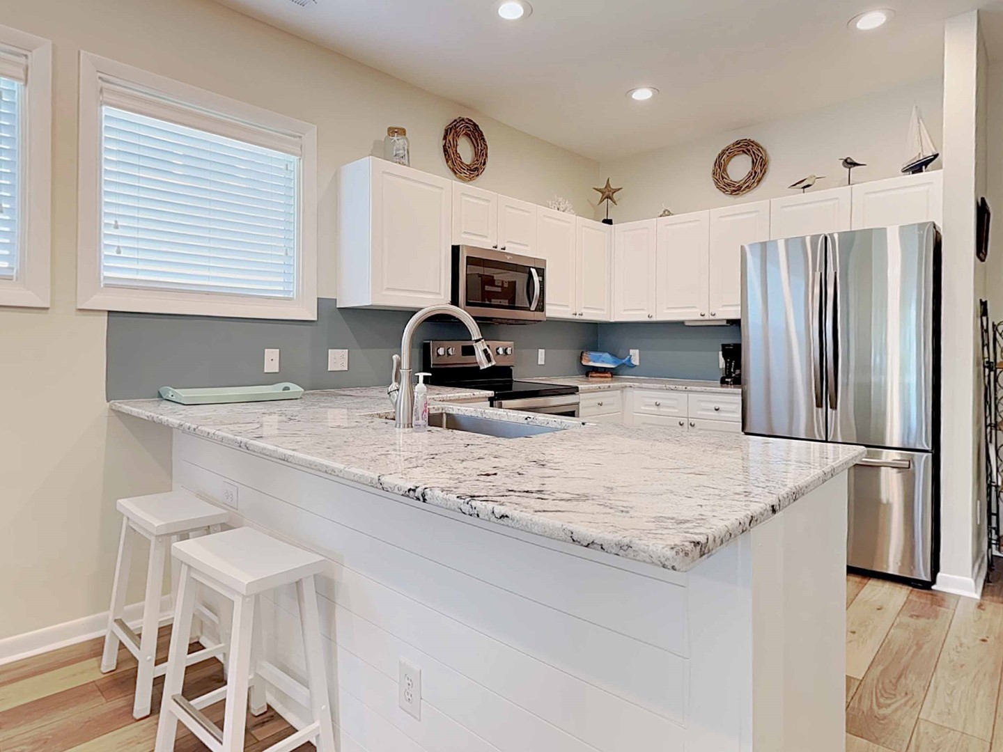 Breakfast Bar & Kitchen