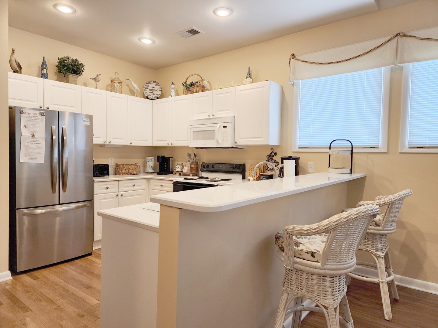 Breakfast Bar & Kitchen