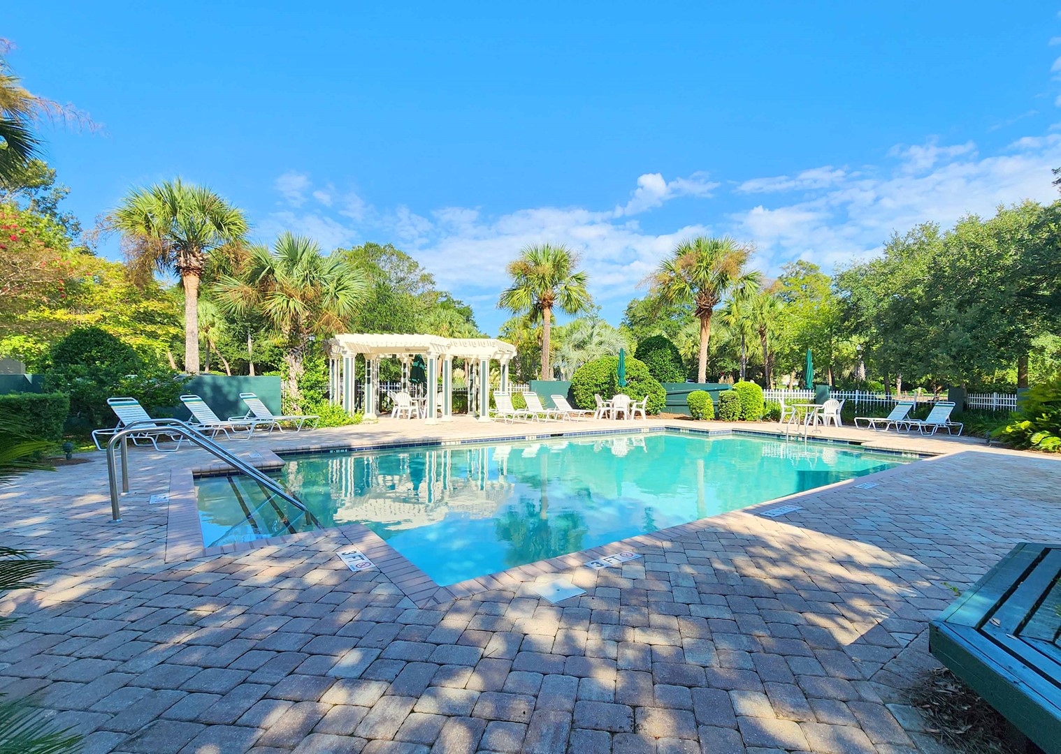 Lakeside Villas Pool with Bathrooms
