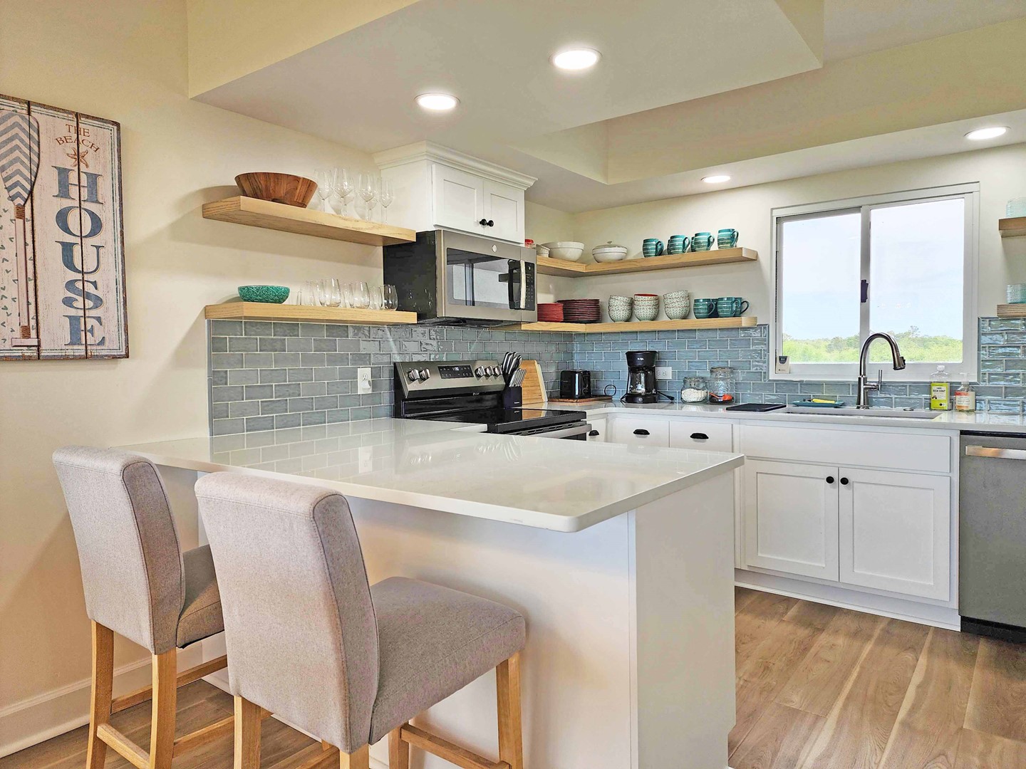 Breakfast Bar & Kitchen