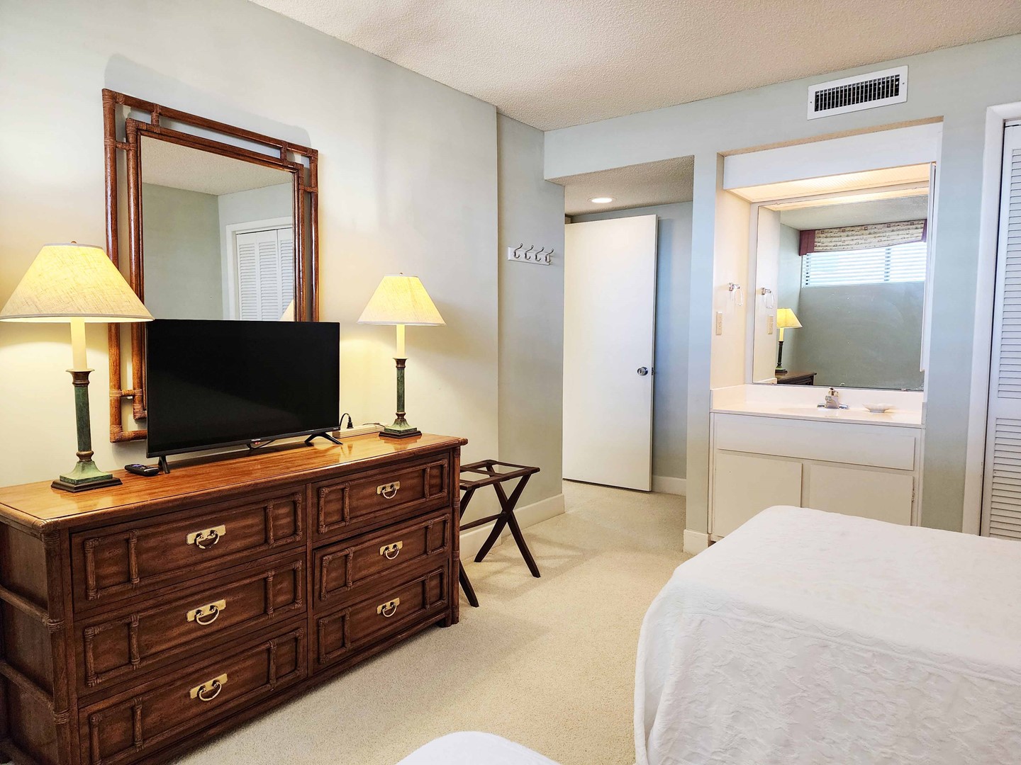 Private Vanity in Bedroom 2