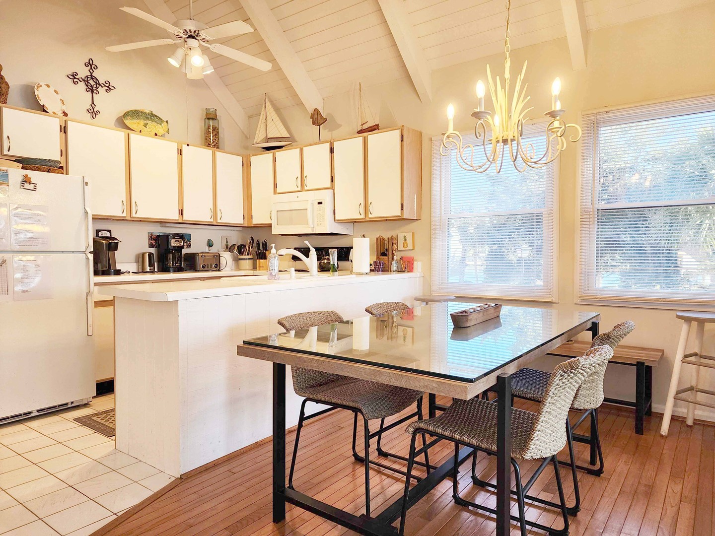 Dining Area & Kitchen