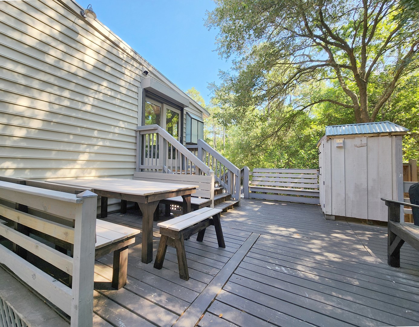 Deck with Picnic Table