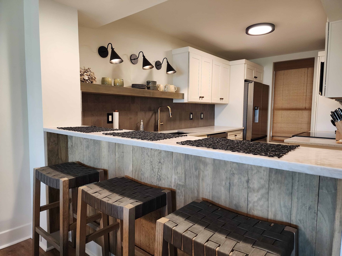 Breakfast Bar & Kitchen