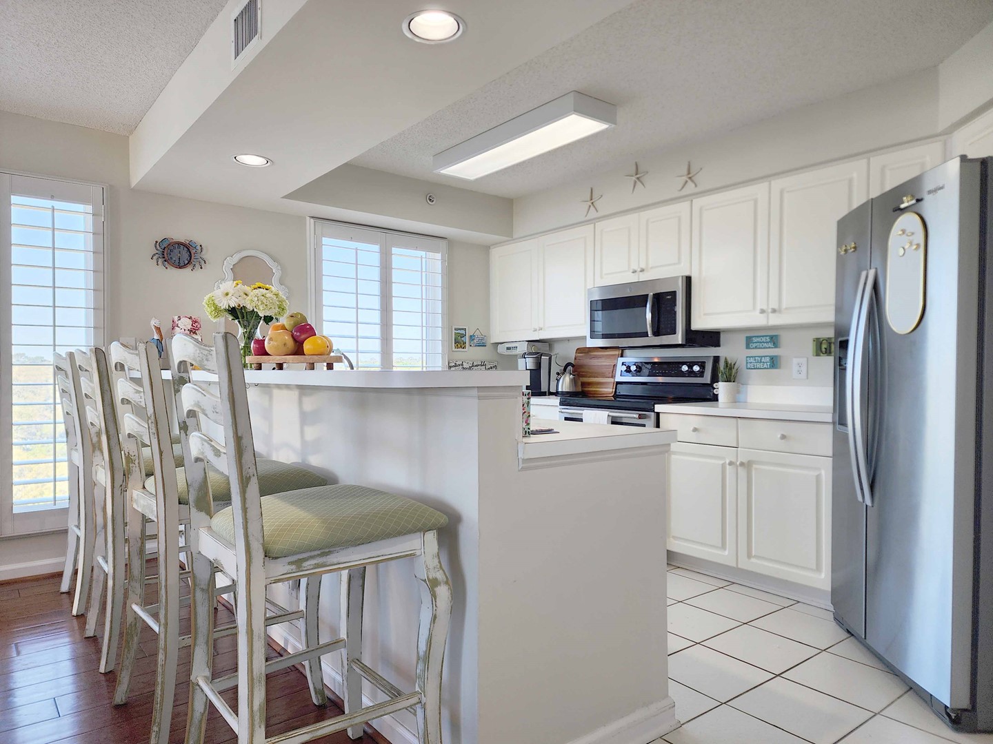 Breakfast Bar & Kitchen