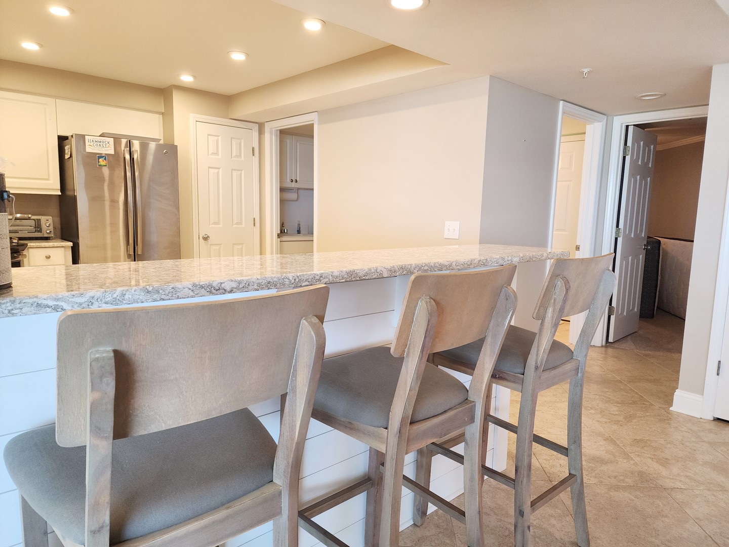 Breakfast Bar & Kitchen