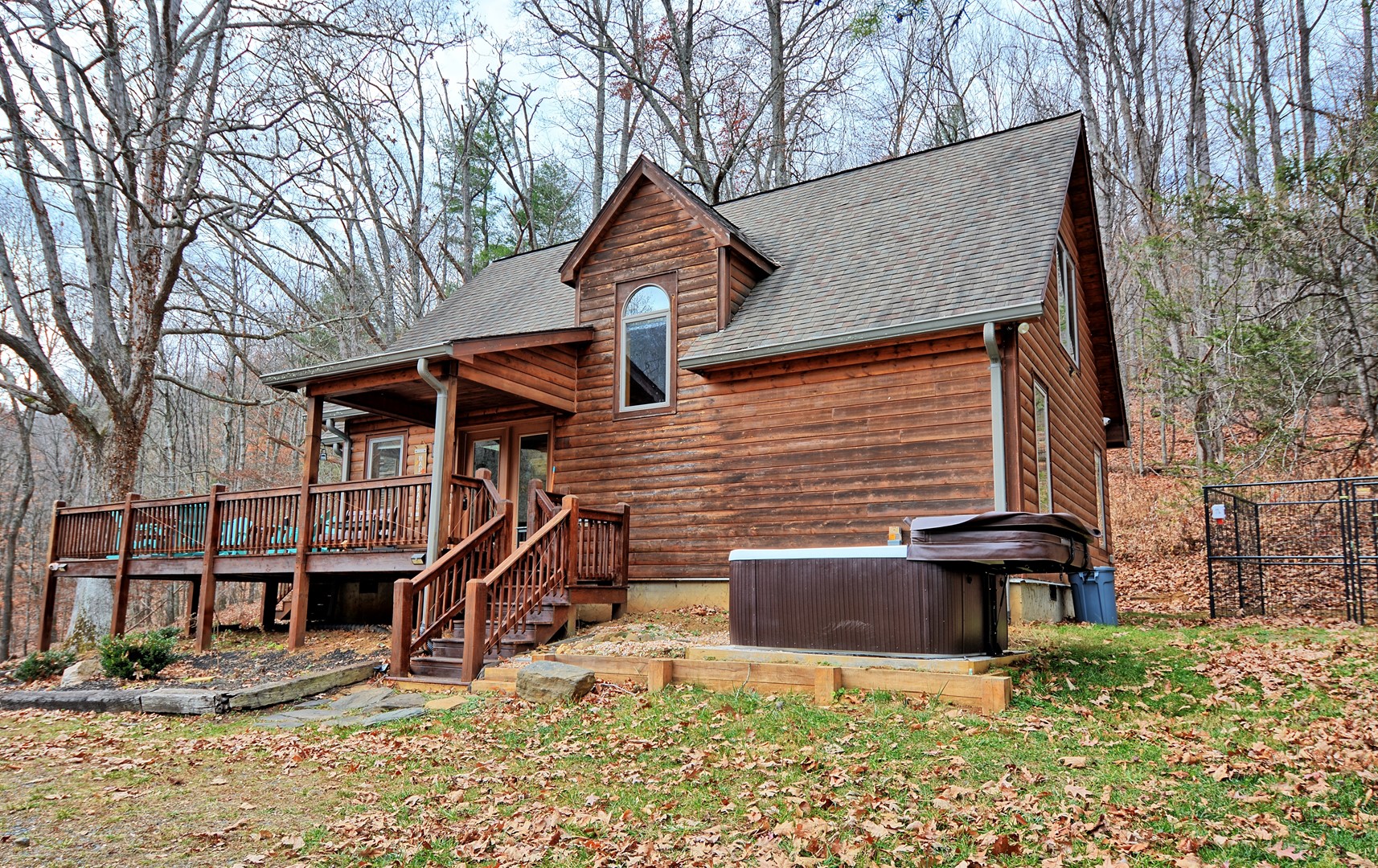 Phoenix Cabin with Hot Tub