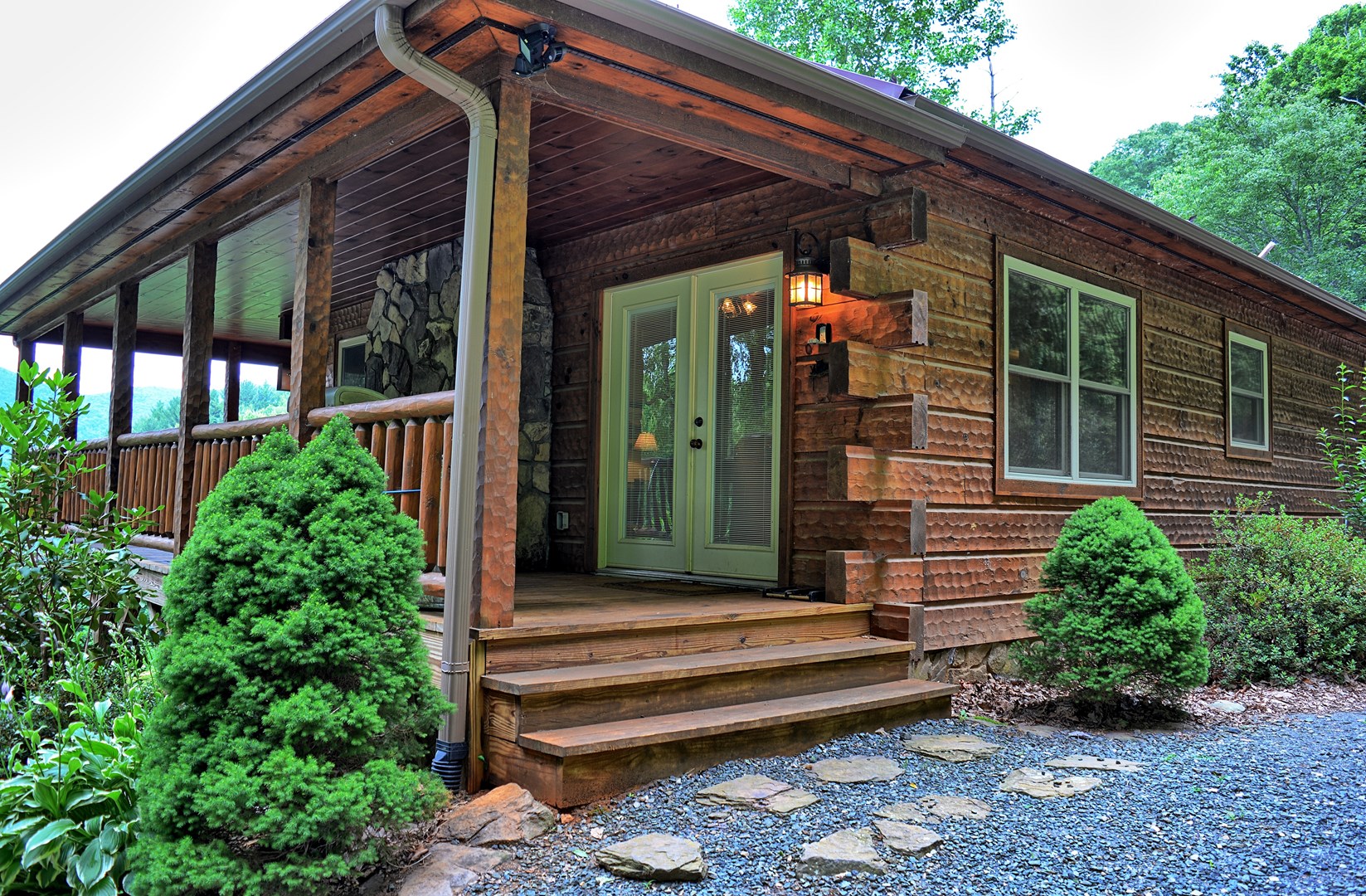 Easy Access into the Cabin 