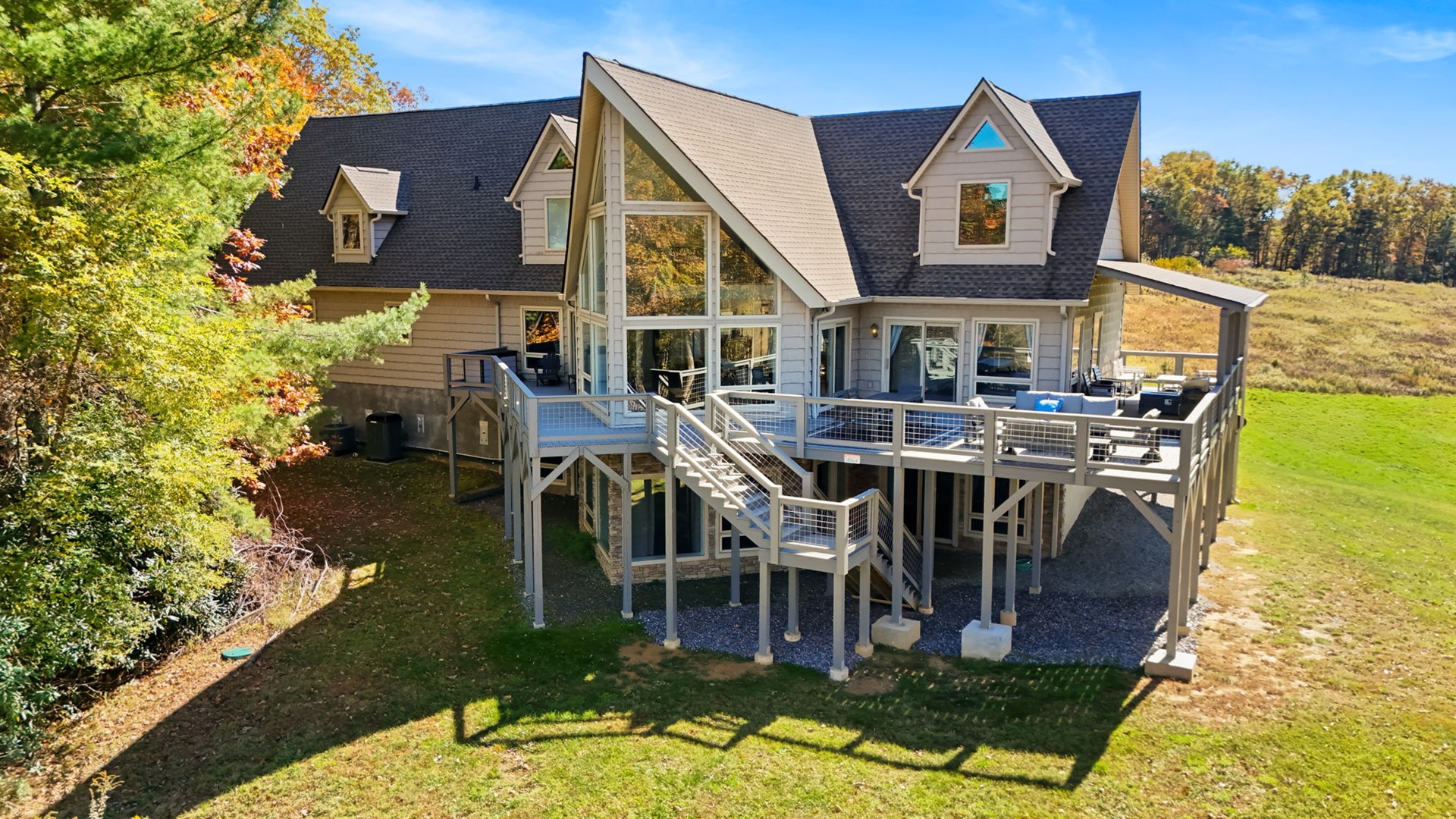 Wolf Ridge Chalet-Fleetwood, NC