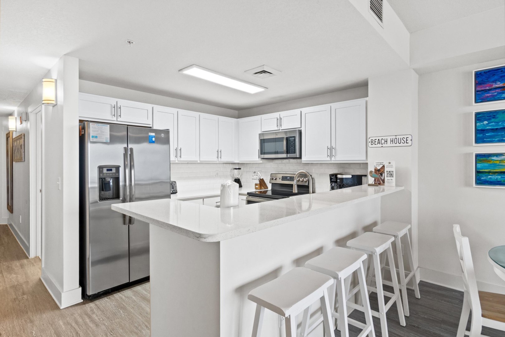 Kitchen with Breakfast Bar