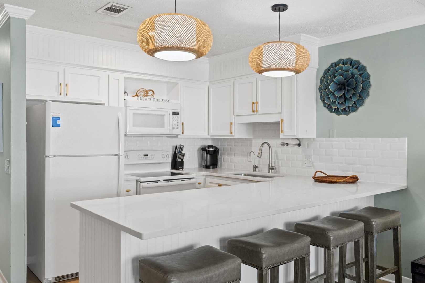 Kitchen with Breakfast Bar