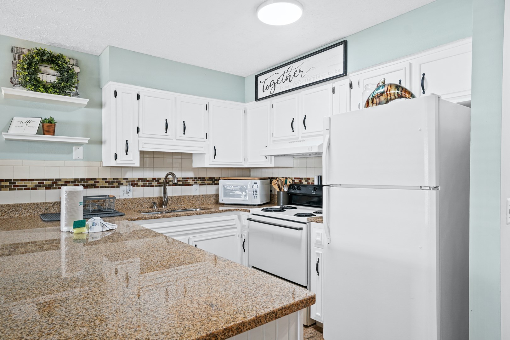 Kitchen with Breakfast Bar