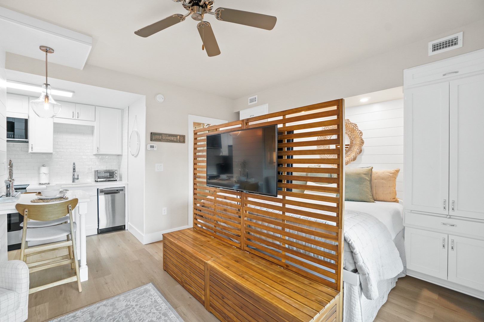 Emerald Hill Studio 25 - The Little Seahorse