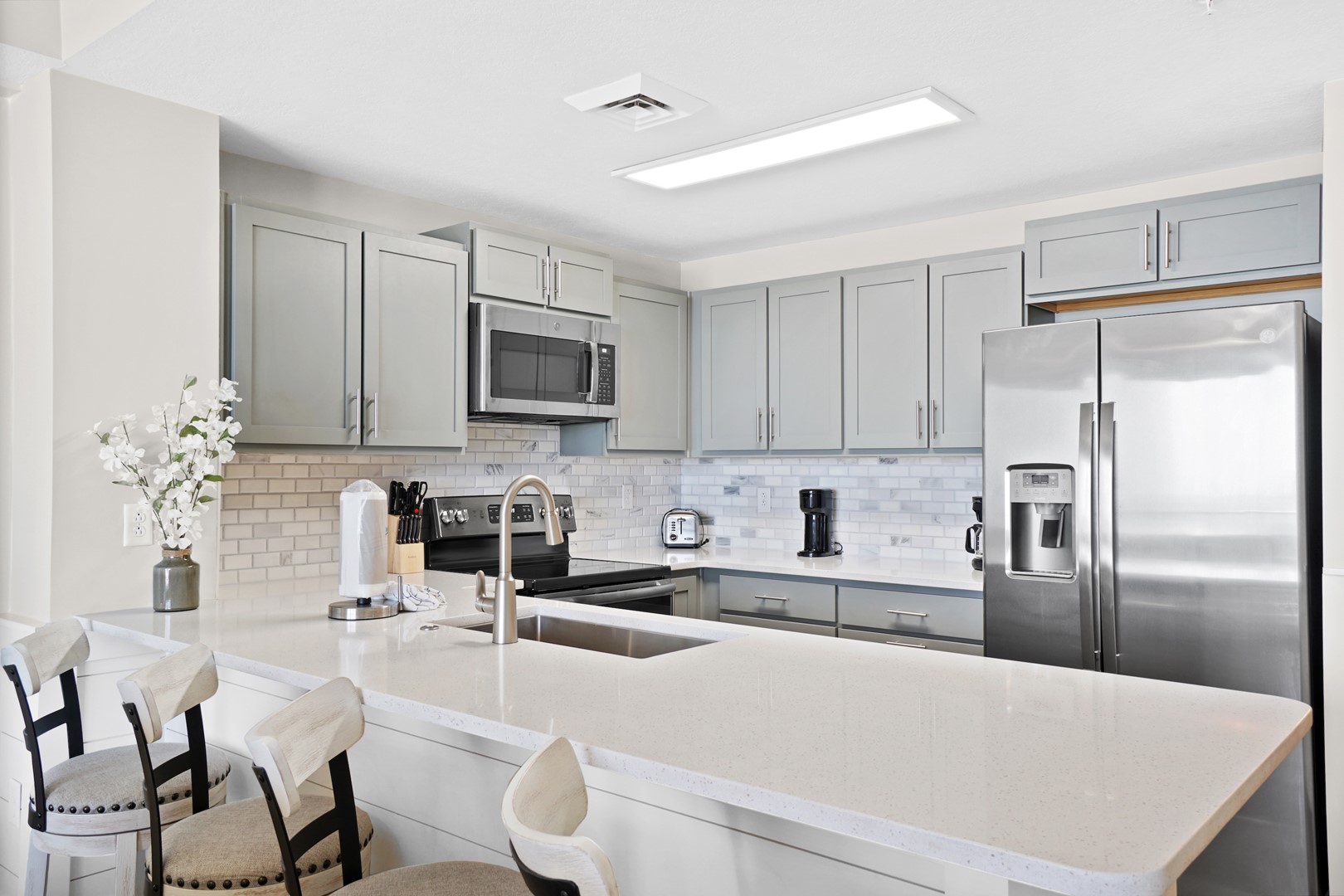 Kitchen with Breakfast Bar