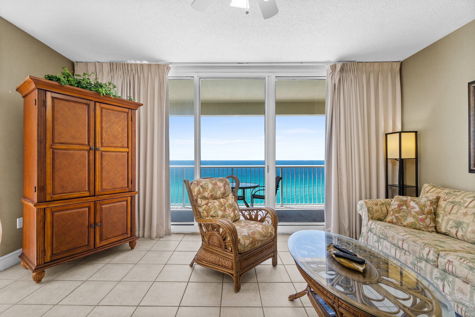 Living Area with Direct Beach and Gulf Views