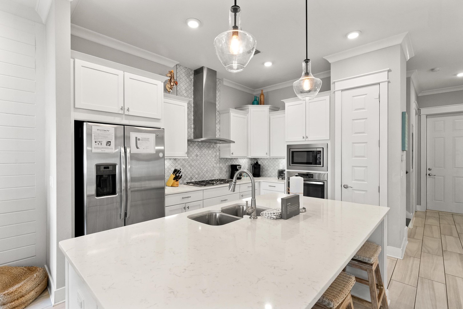 Kitchen with Breakfast Bar