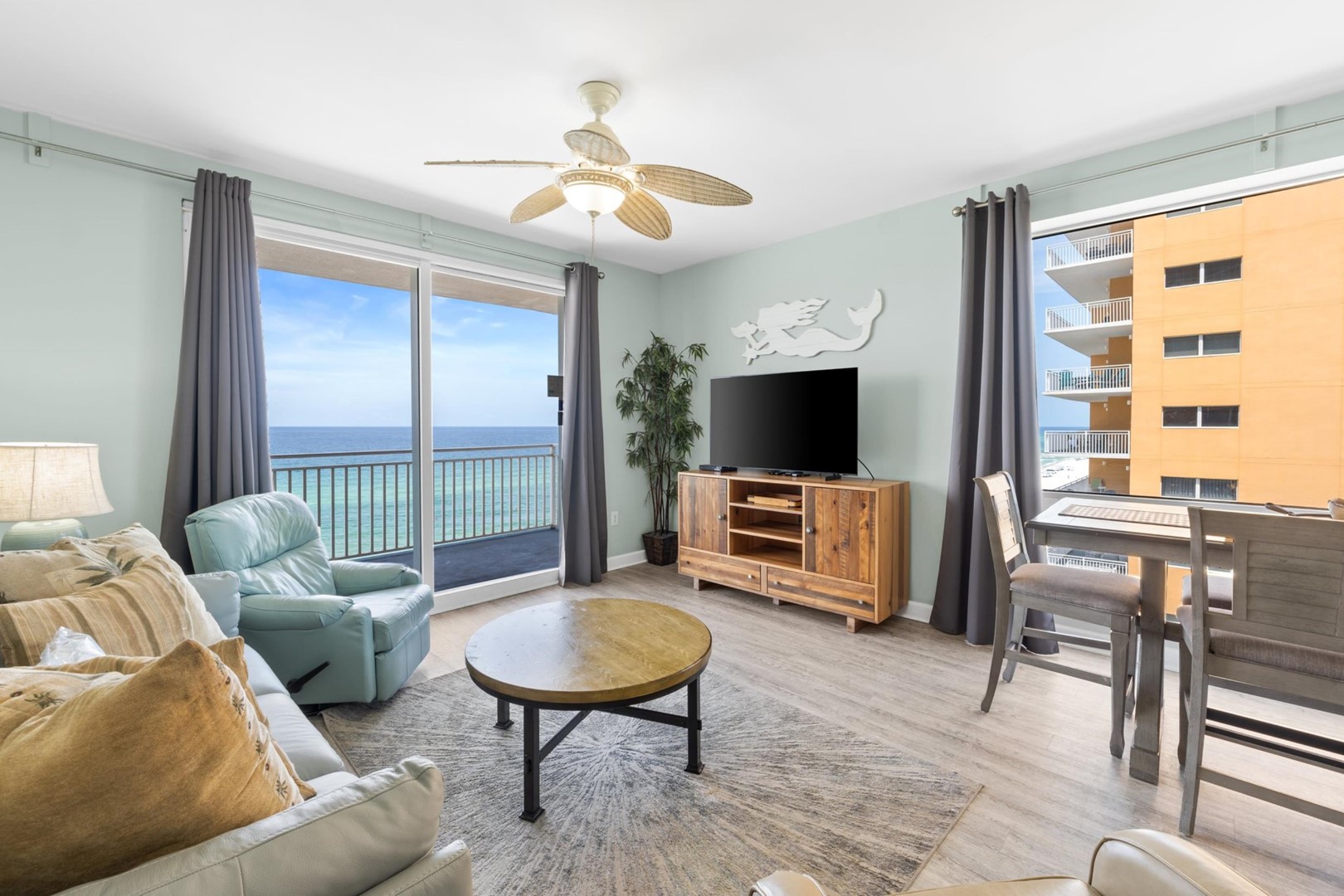 Splash Beach Resort 601E Photo