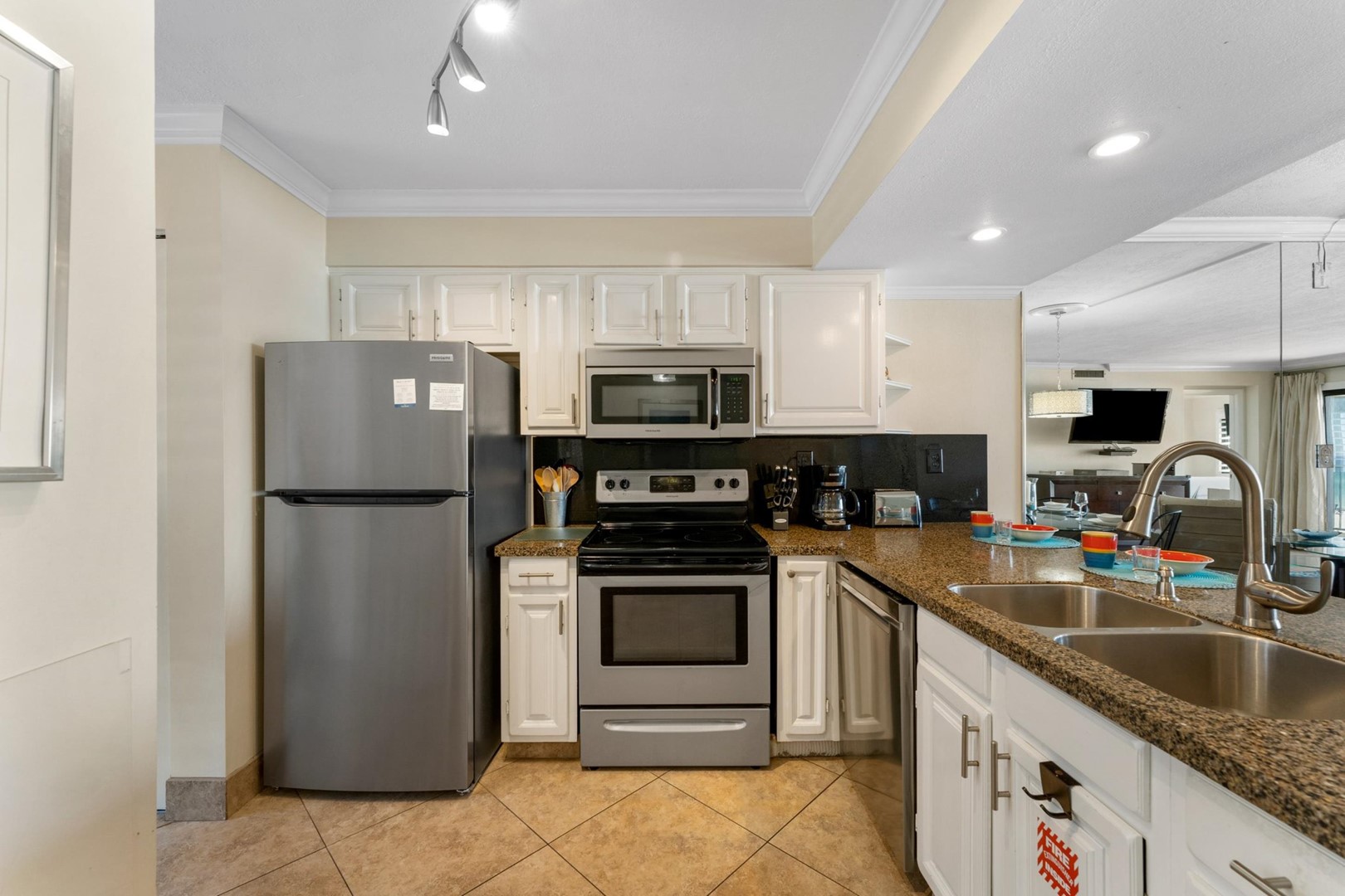 Emerald Towers 303 8