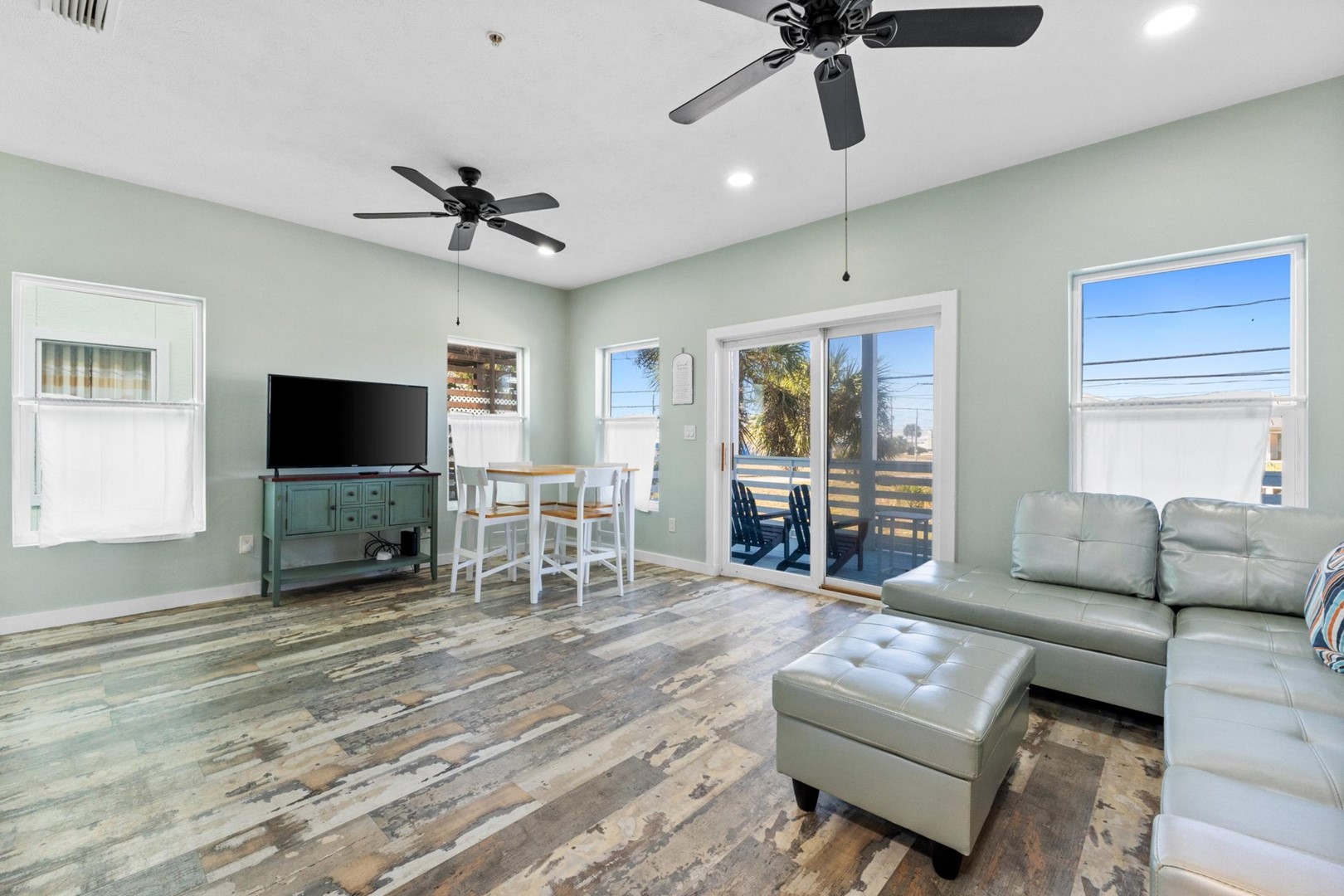 Beach House - Sunset Paradise