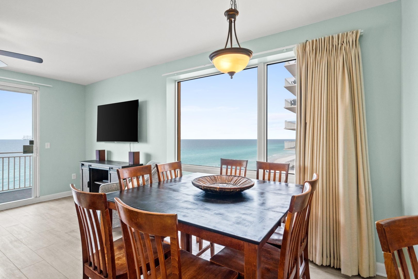 Splash Beach Resort 701E 8