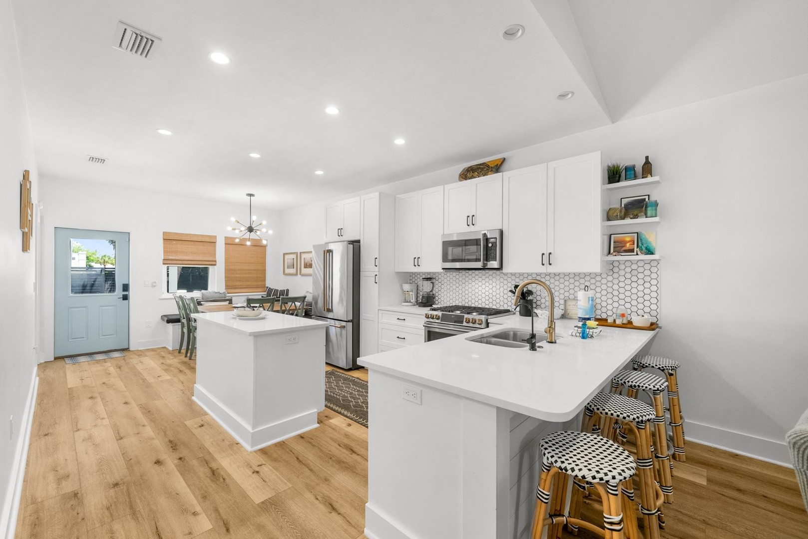 Beach House - 6th Street Retreat 8