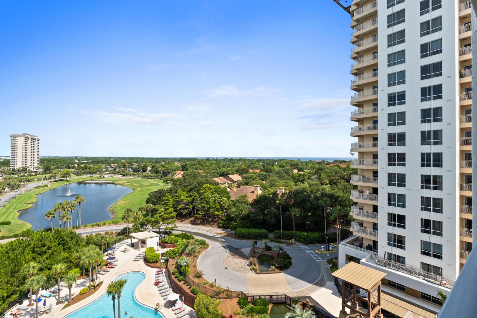 Luau Resort 2-6828 8