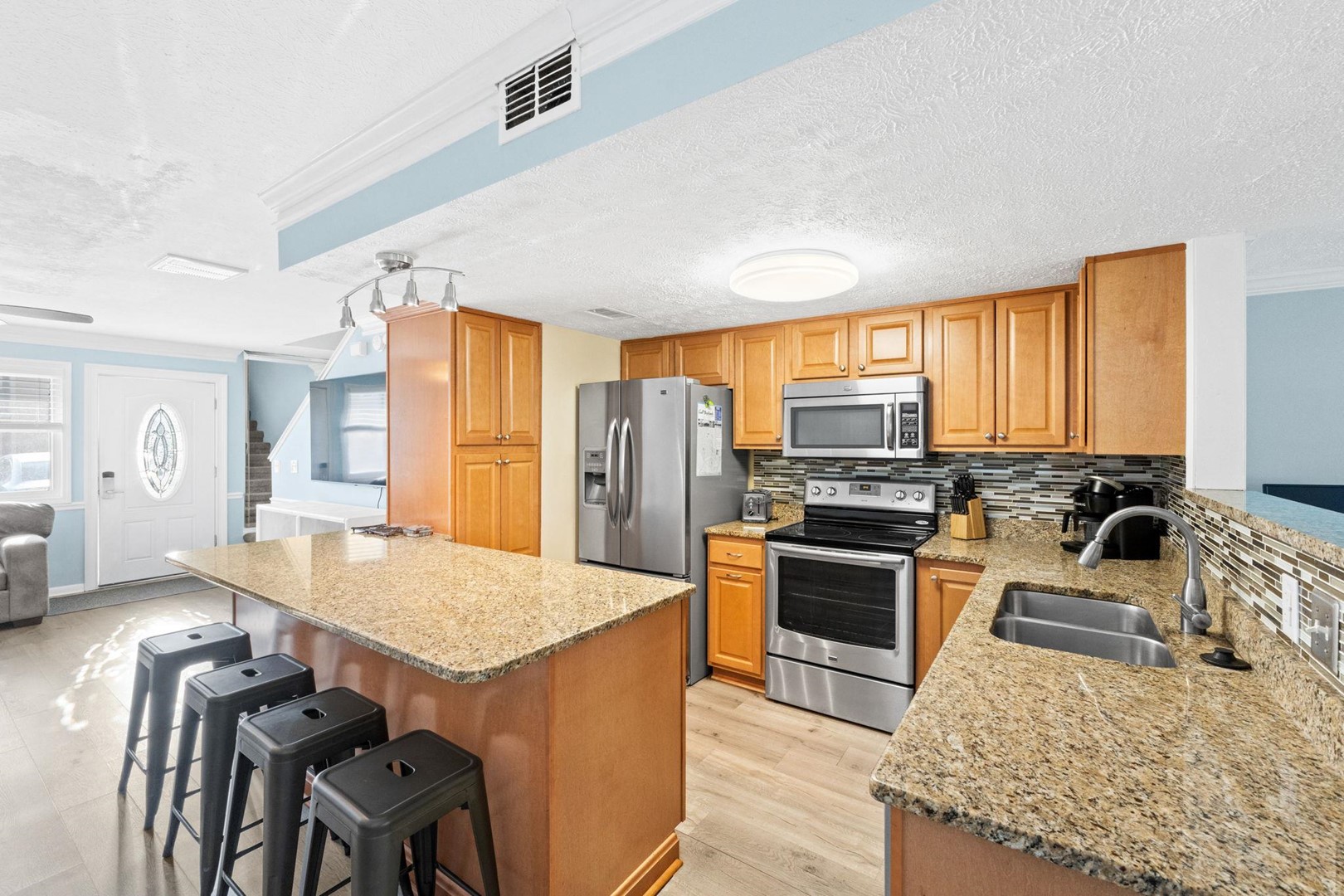 Kitchen with Breakfast Bar