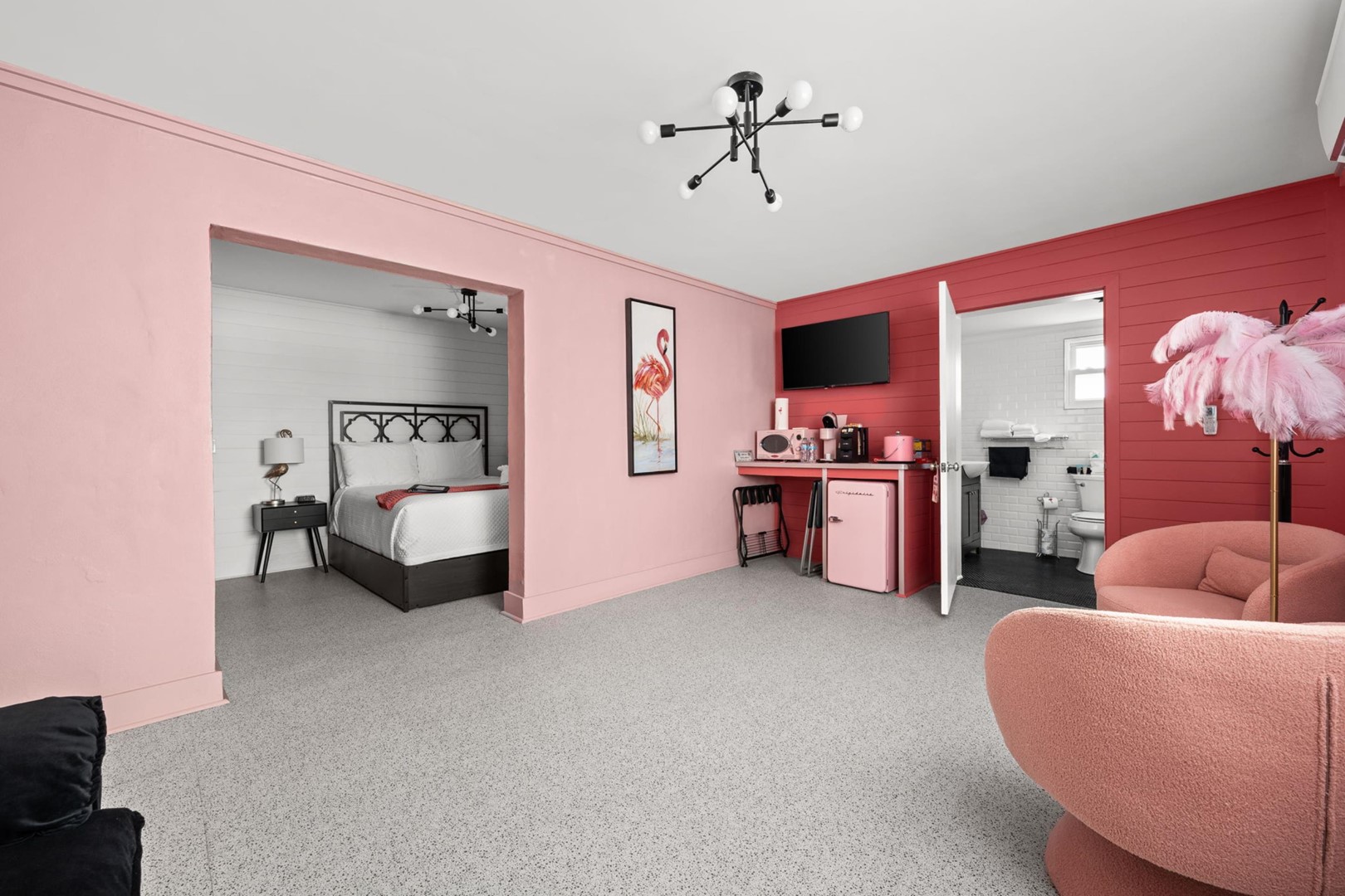 The Pink Flamingo - Roxy Riviera 3