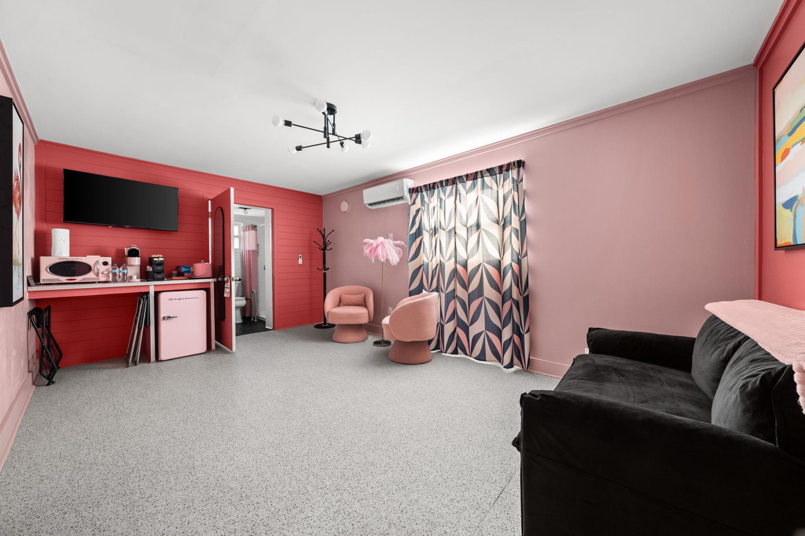 The Pink Flamingo - Roxy Riviera 7