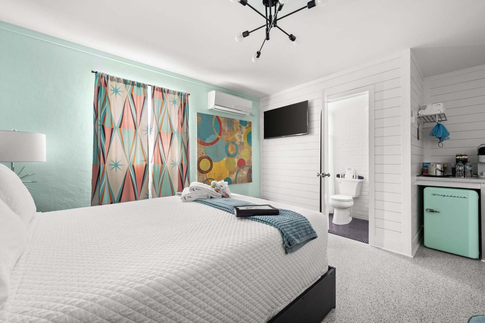 The Pink Flamingo - Marina Anne Monroe 2