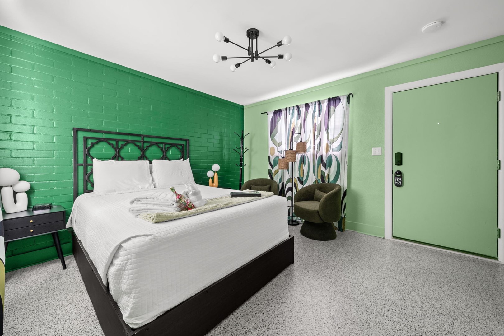 The Pink Flamingo - Palmira Saint Joe 4