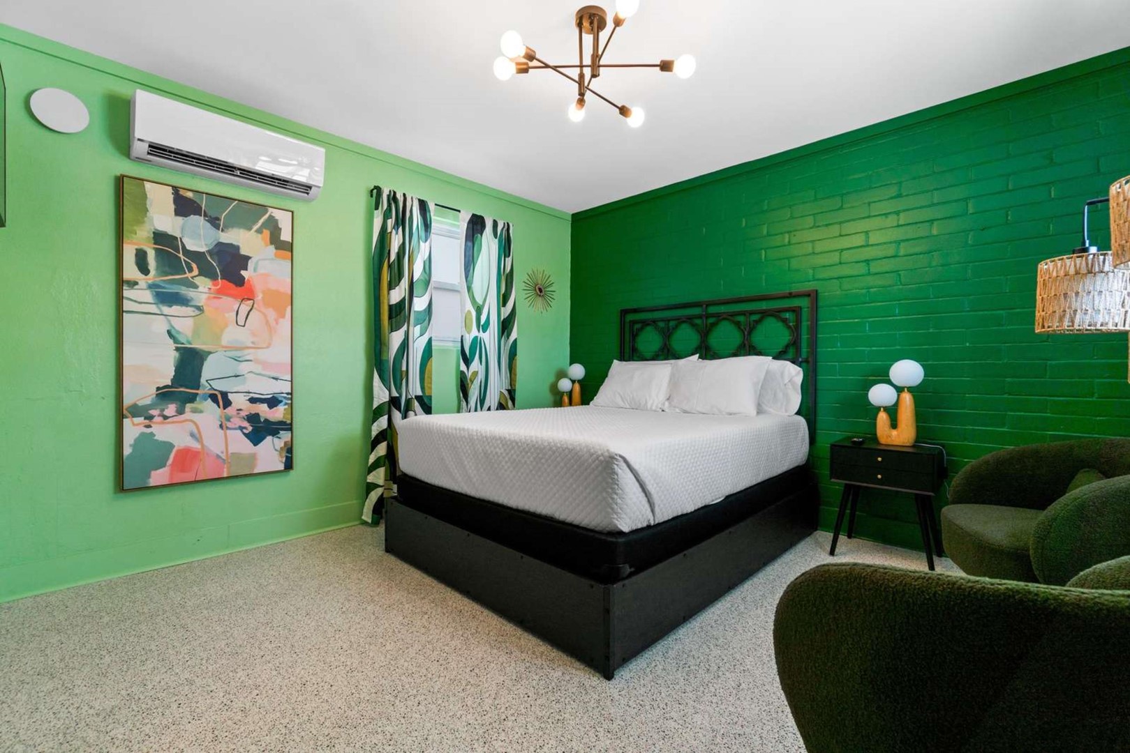 The Pink Flamingo - Palm Paradise 5