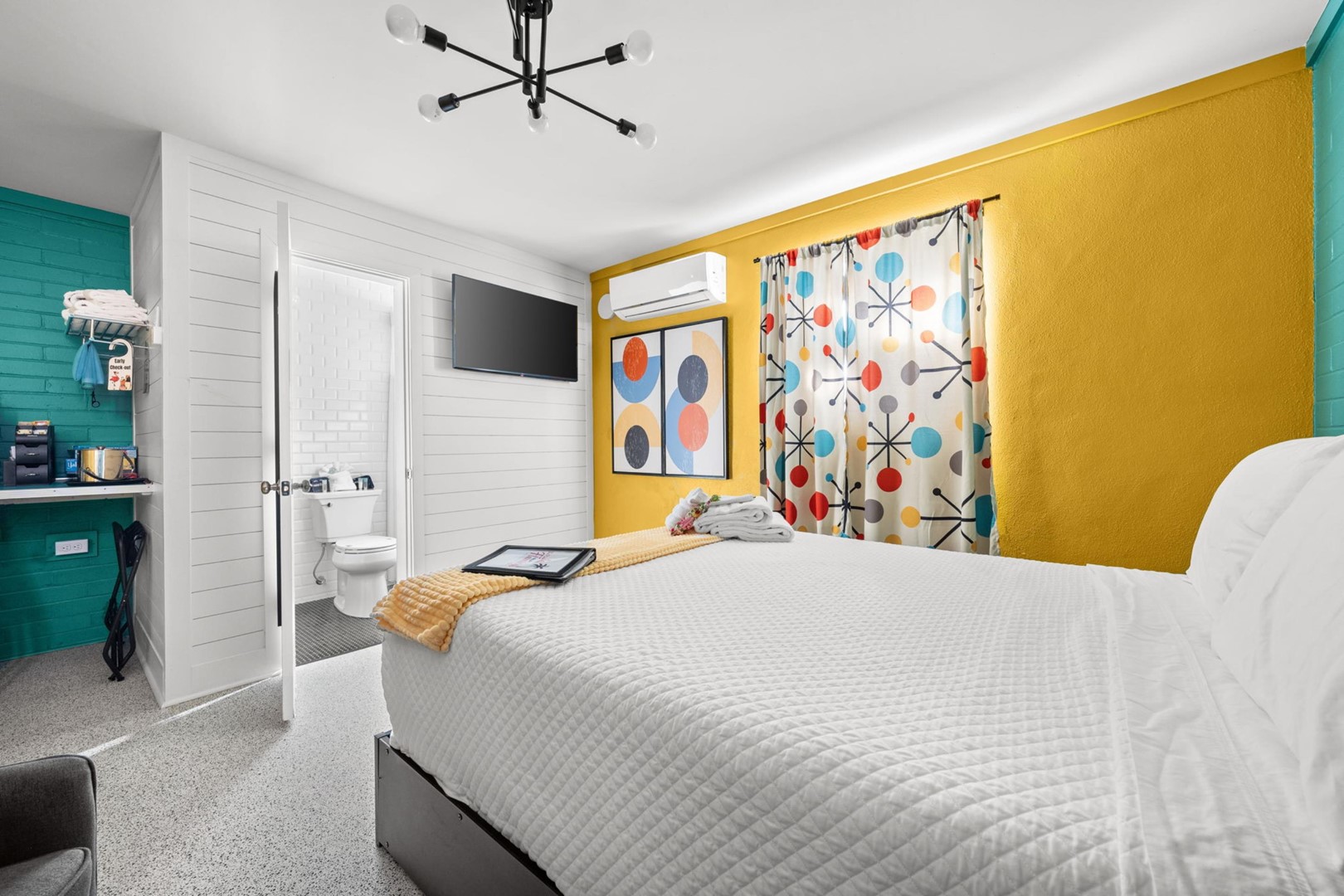 The Pink Flamingo - Capri Soleil 6