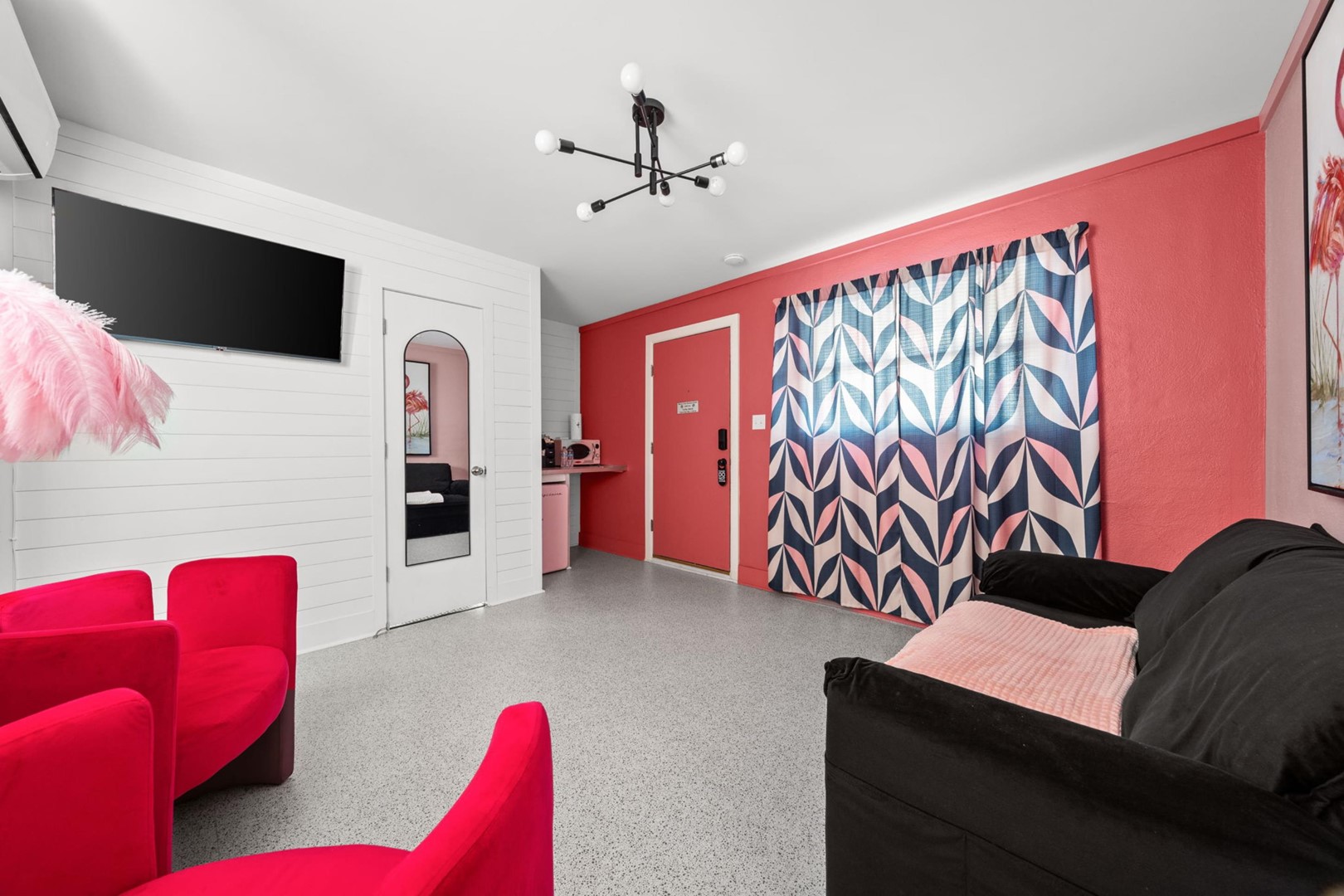 The Pink Flamingo - Miss Pinky La Rue 8