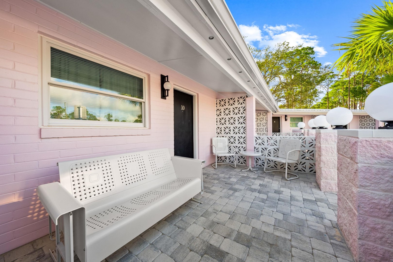 The Pink Flamingo - Miss Pinky La Rue 4