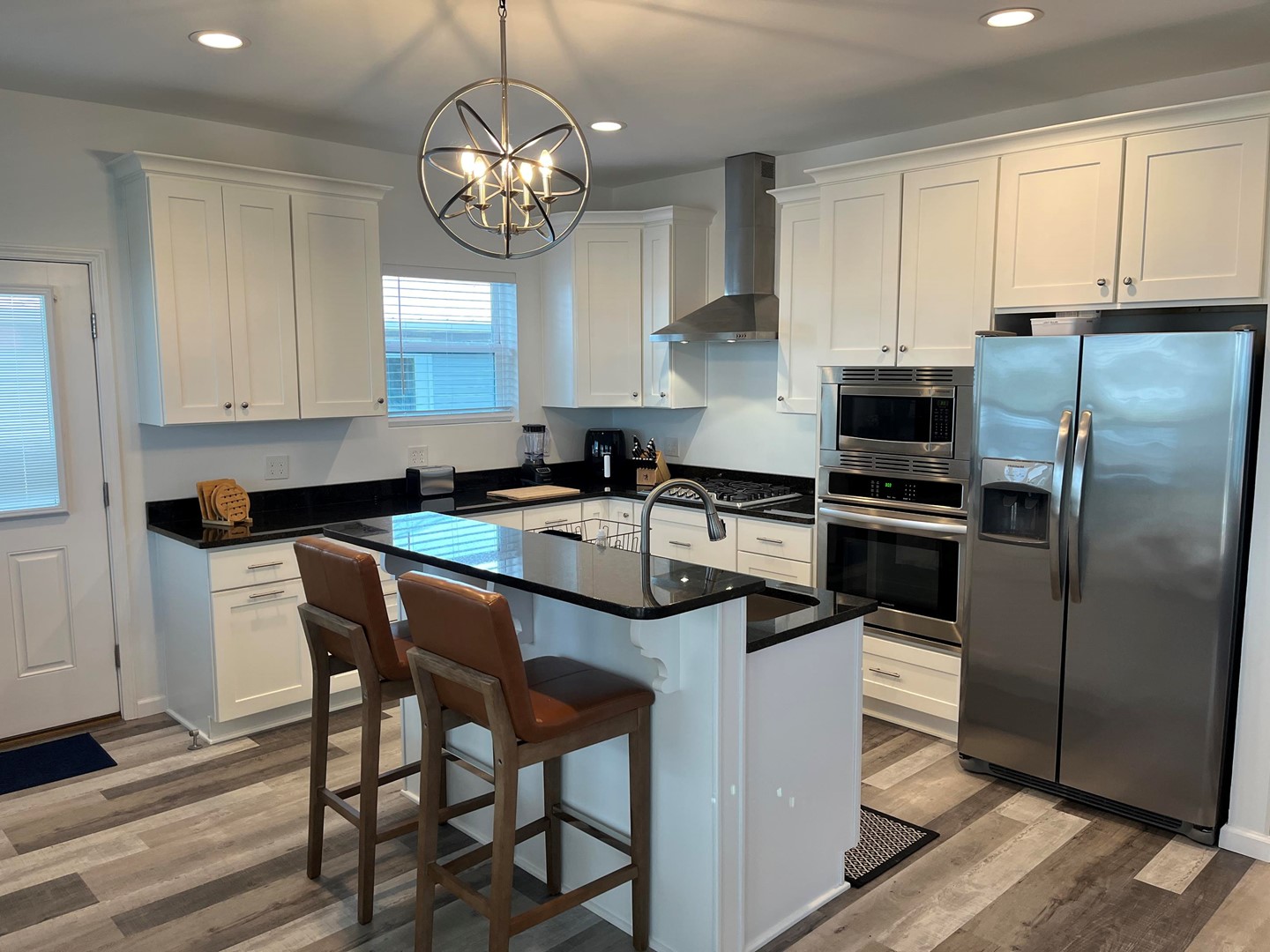 Kitchen with Breakfast Bar
