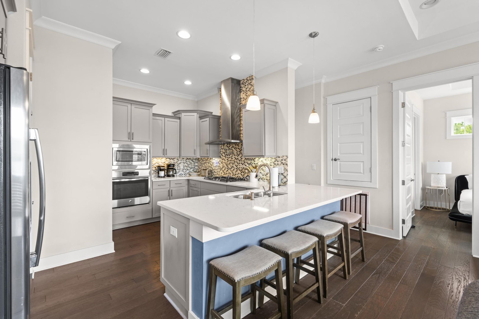 Kitchen with Breakfast Bar