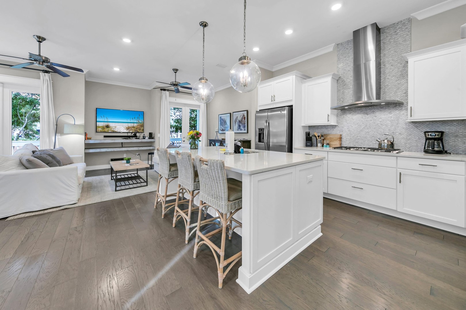 Kitchen with Breakfast Bar