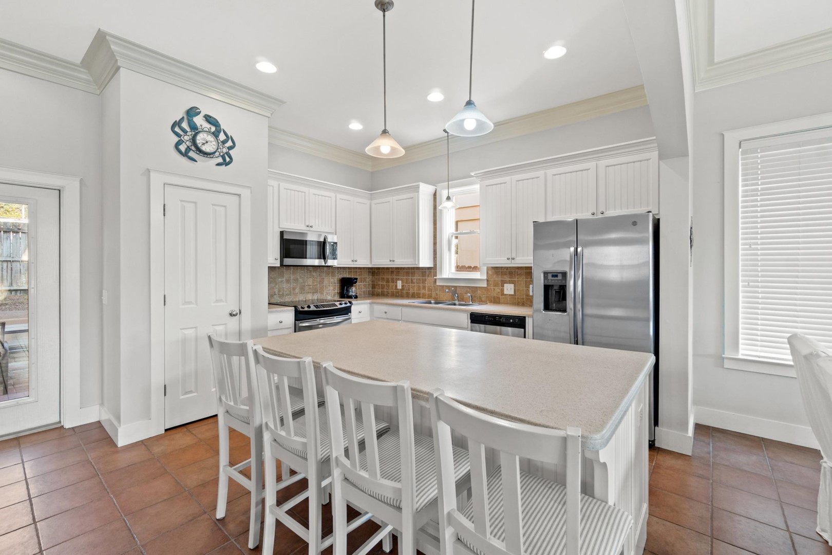 La Valencia Beach Resort - Ballyhoo 7