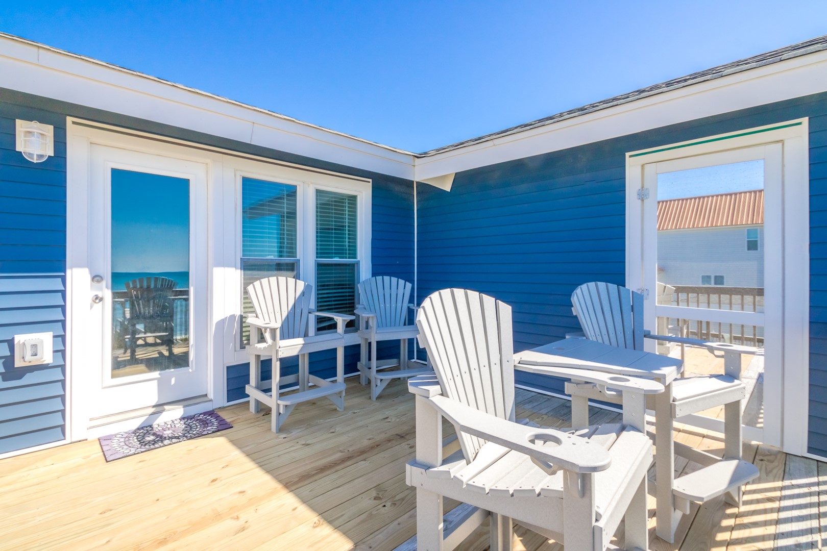 Top Floor Sun Deck with Furniture