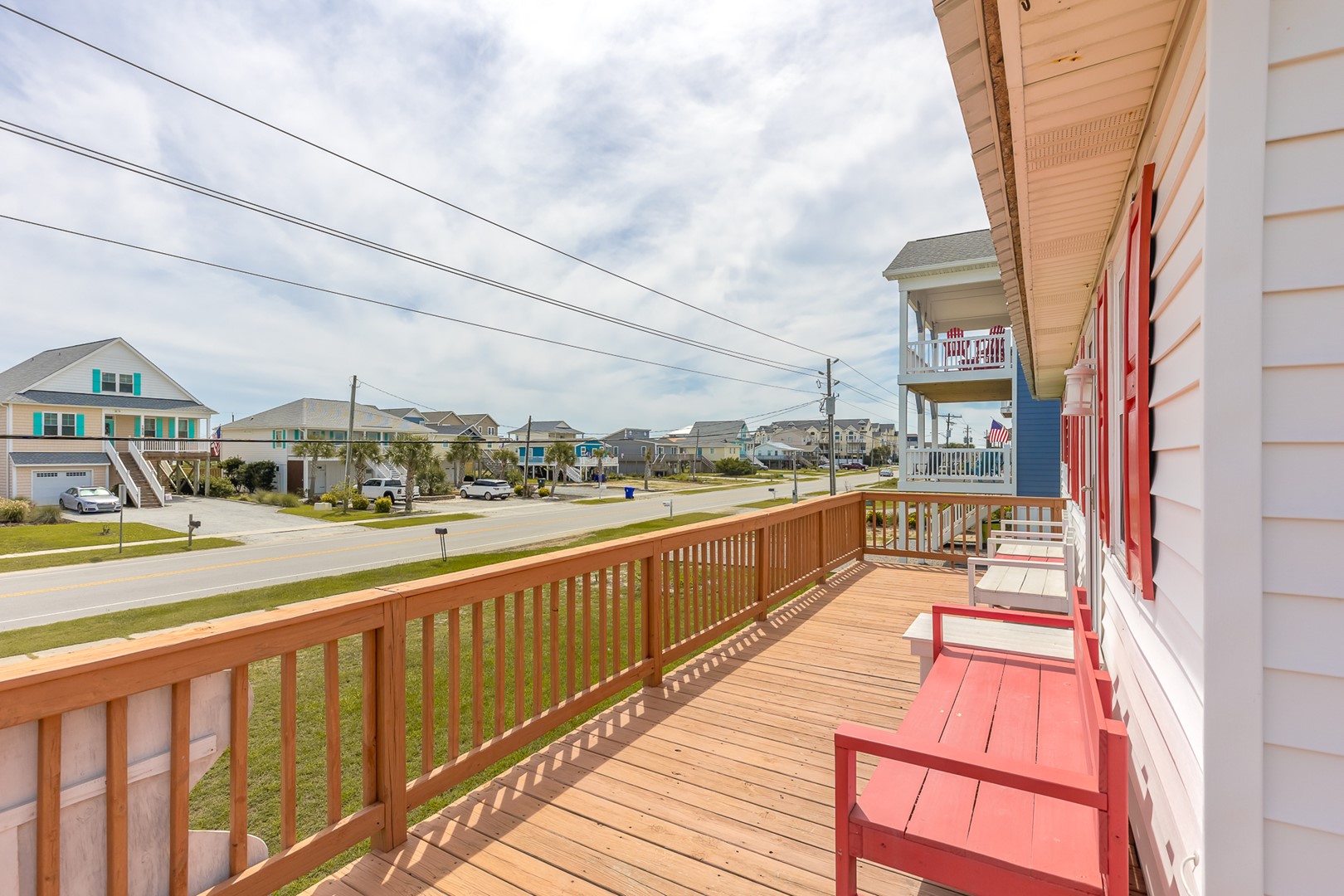 Wrap-Around Sun Deck