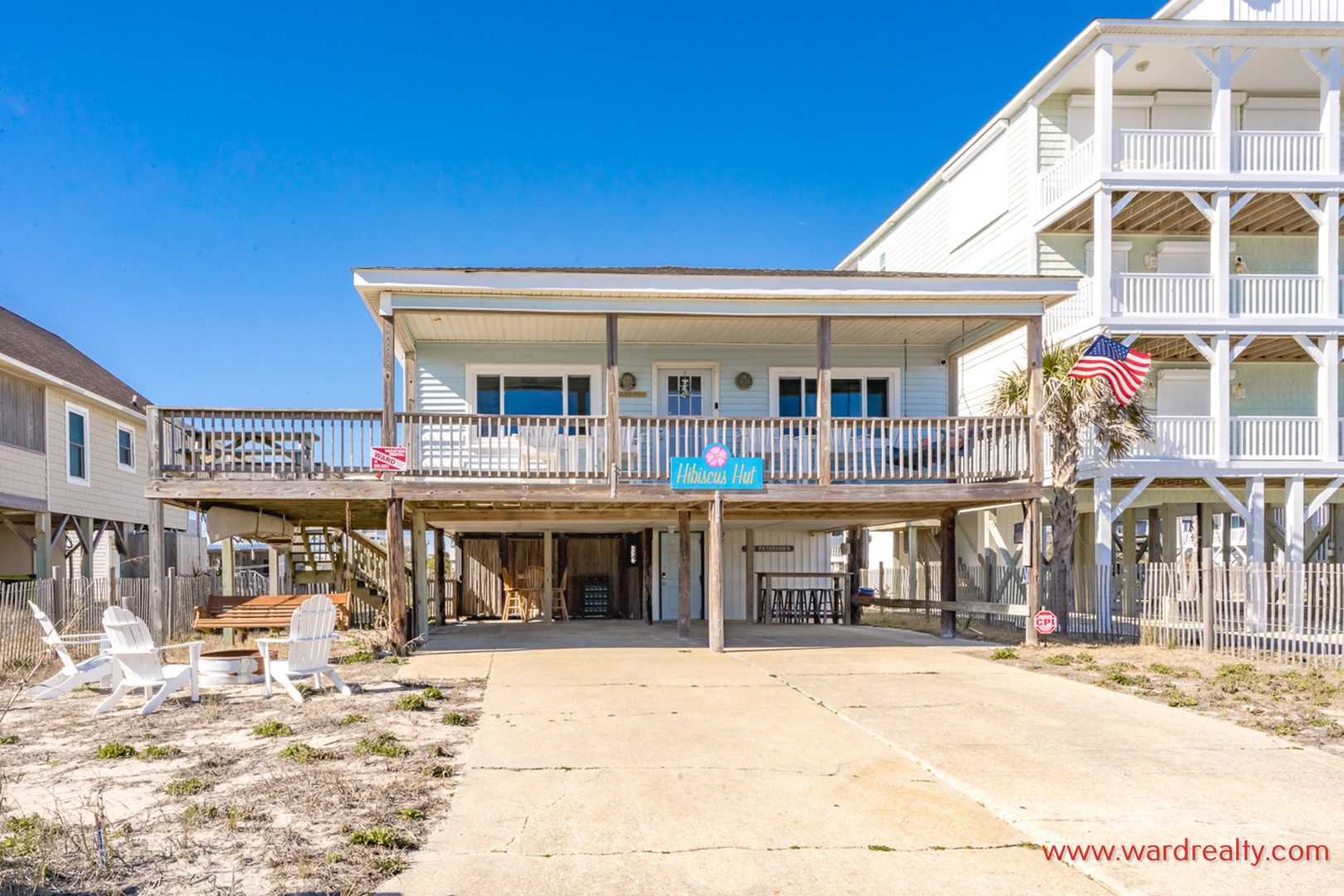 Hibiscus Hut Streetside Exterior